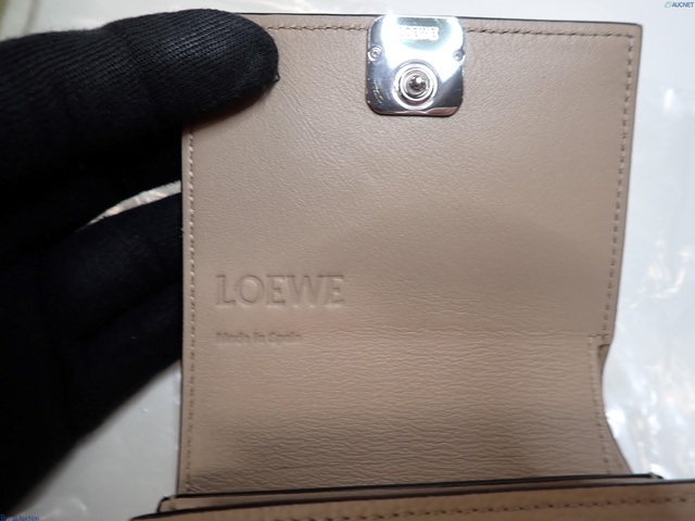 値下げ不可最終値下げ【クリーニング済・極美品】　LOEWE正規品　アナグラム 値下げ交渉OK‼️LOEWE 三つ折り財布 グレー 値下げ交渉OK‼️LOEWE 三